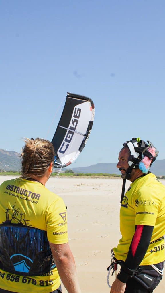 Curso de kitesurf privado en Tarifa con el kite