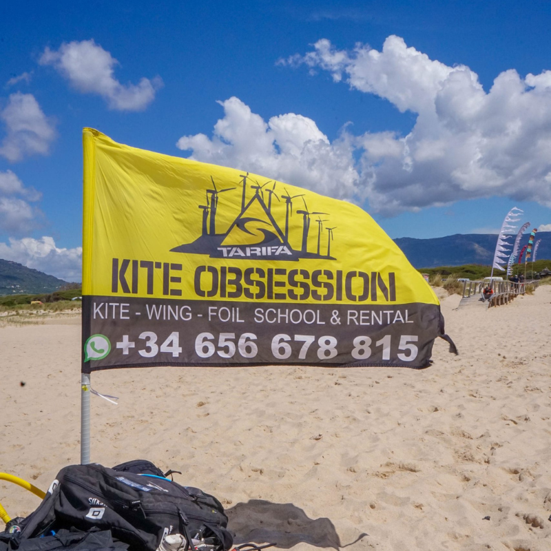 Bandera de escuela de kitesurf en Tarifa